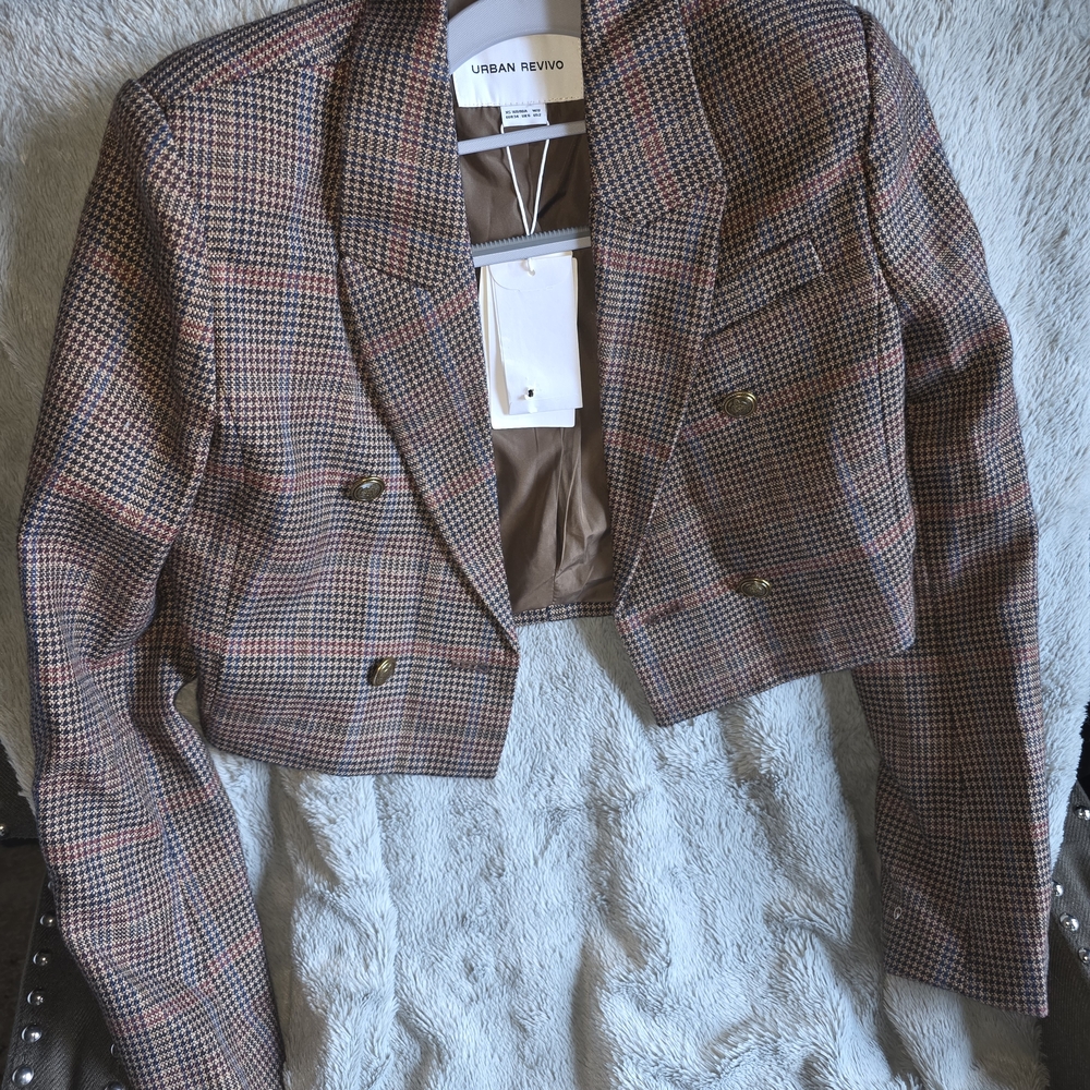 Urban Revivo Women's Tan Plaid Cropped Blazer